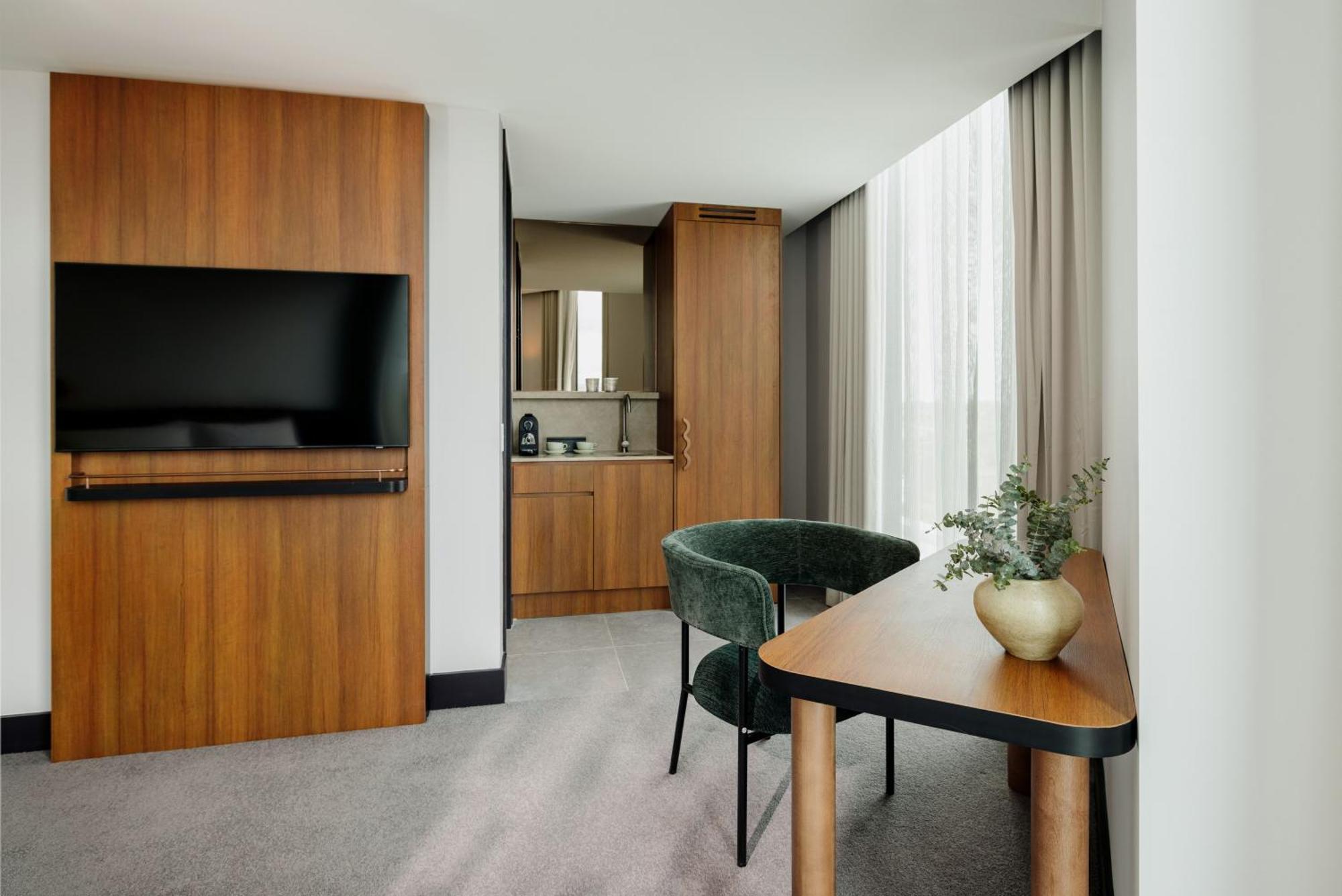 Hotel Crowne Plaza Mawson Lakes By Ihg 4*