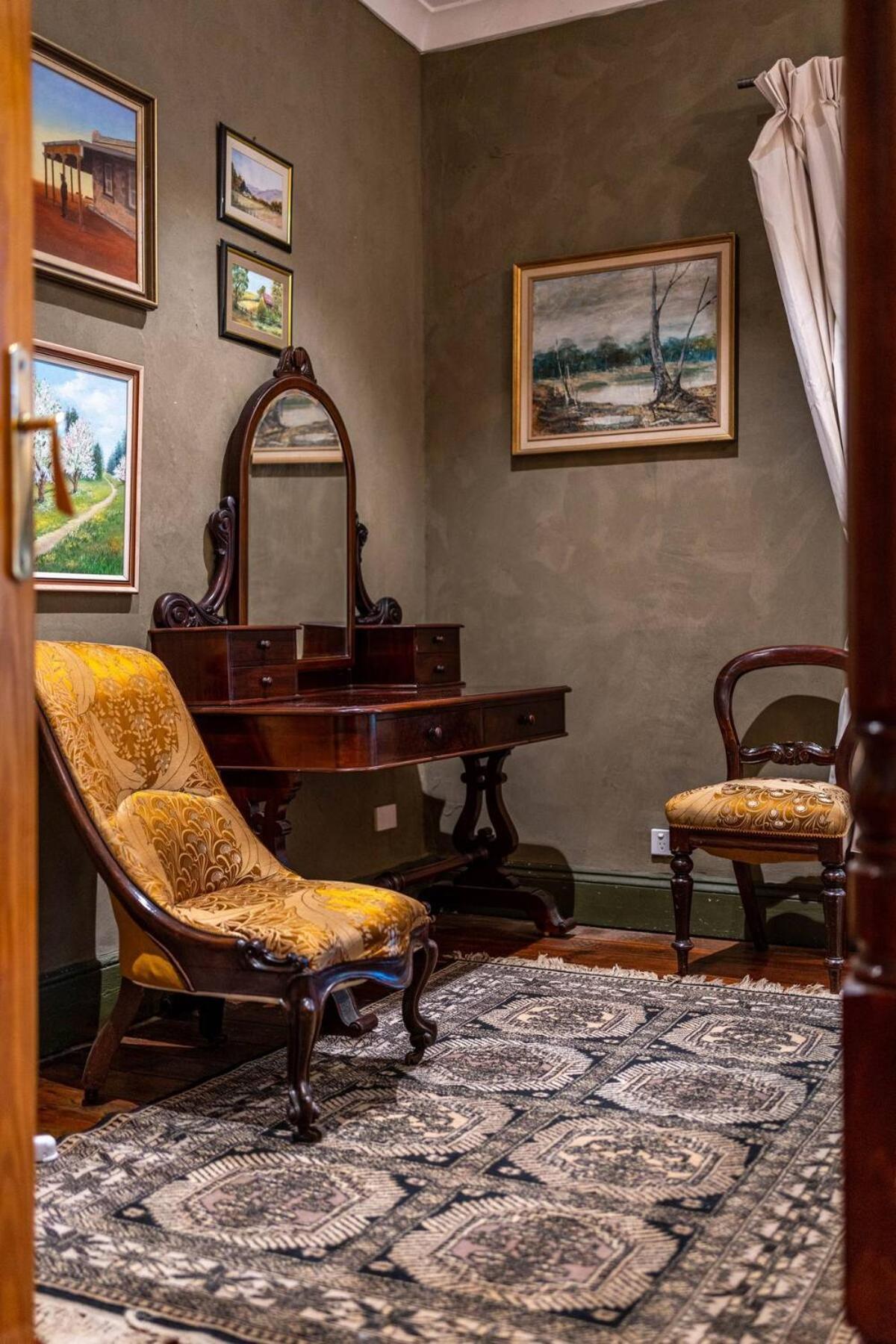 The Spotted Cow, Fringe, Pet-friendly * Adelaide