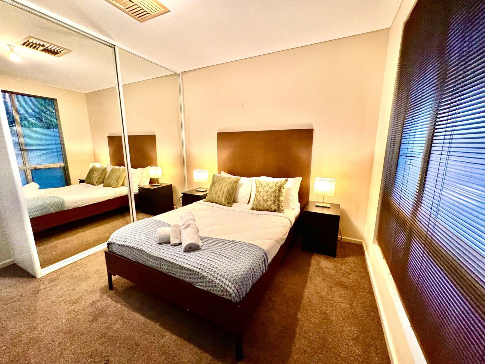 2 Bed 2 Bath Modern Townhouse In Heart Of Holiday home *