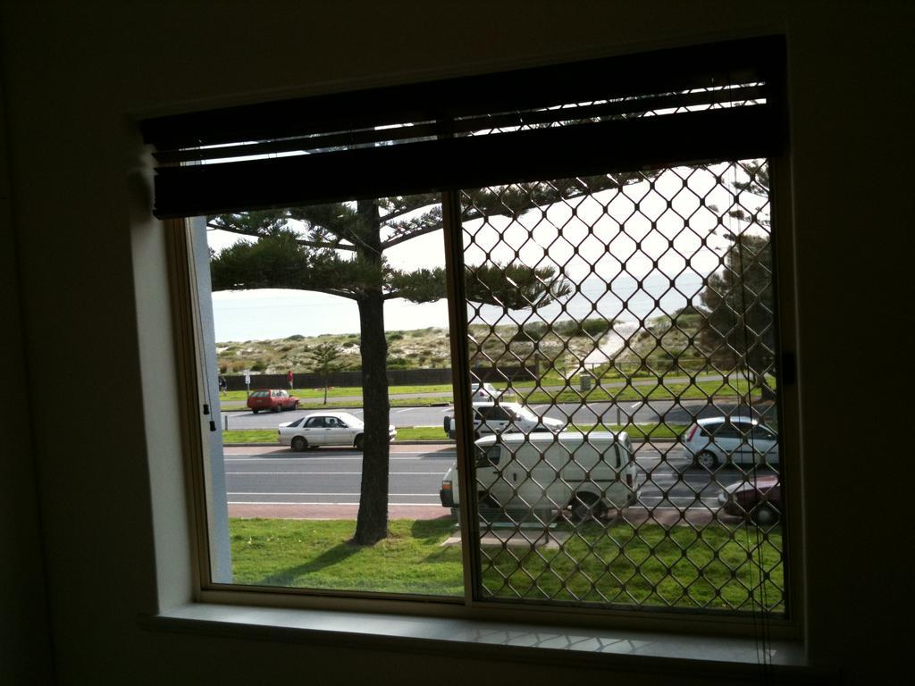 - Semaphore Front
