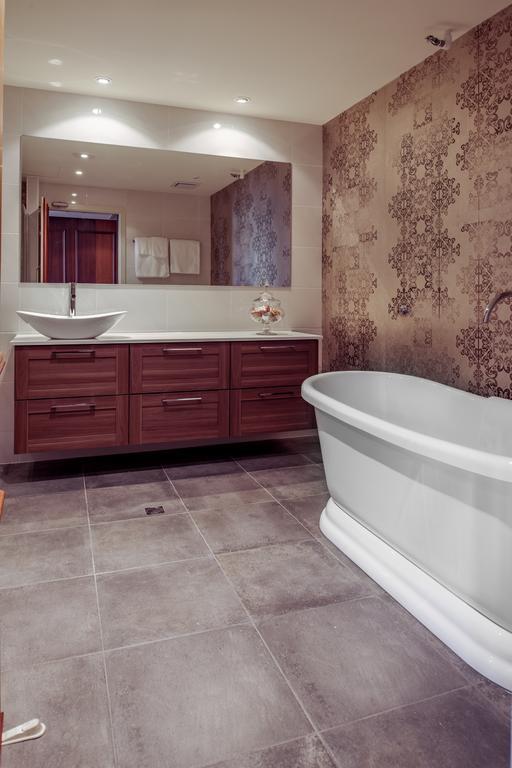 11 Victoria Square Apartment