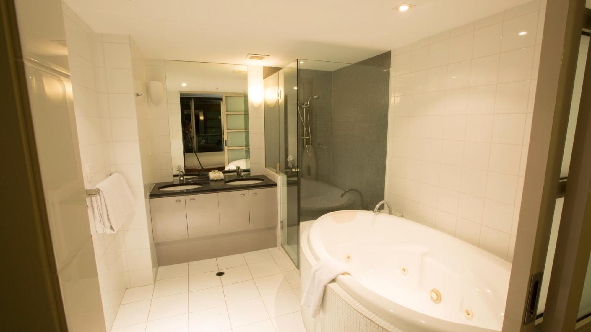 96 North Terrace Embassy Apartment *