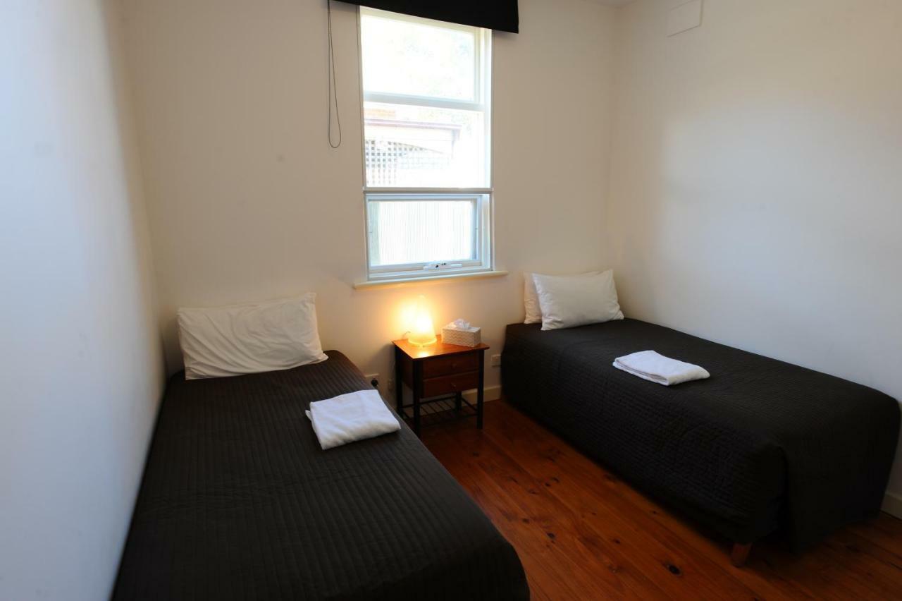 Glenelg Apartments-ellis