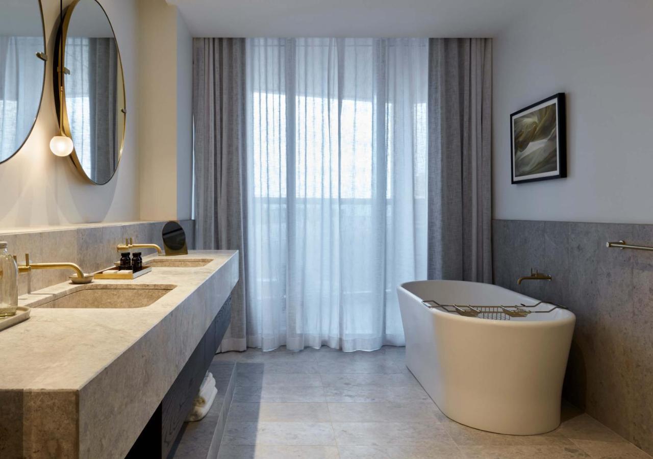 Eos By Skycity Hotel