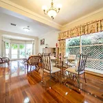 Glenelg Beach Stylish 2 Story Townhouse Sea View