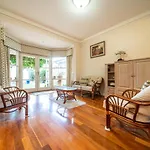 Glenelg Beach Stylish 2 Story Townhouse Sea View