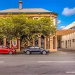 Studio 427/247 Gouger St Ex Hotel Room In City