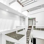 Studio 427/247 Gouger St Ex Hotel Room In City