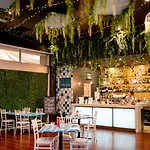 Sfera\'S Park Suites & Convention Centre