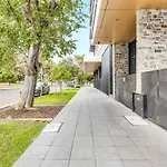 One Hurtle Square