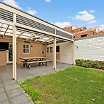 Azami - Charming Gilbert Cottage