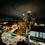 Luxury 1 Bedroom Apartment In Adelaide Cbd - 1 Minute Walk To Rundle Mall - Free Wifi & Netflix