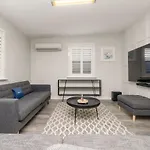 Azami - Charming Gilbert Cottage