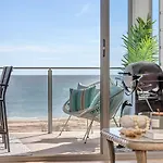Hamptons-Inspired Waterfront Living On Moana Beach