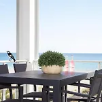 Hamptons-Inspired Waterfront Living On Moana Beach
