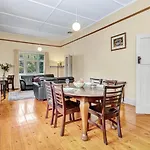 \'The Nook\' Peaceful Toorak Gardens Retro Cottage