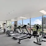 \'Adelaide Azure\' Scenic Cbd Living With Rooftop Pool