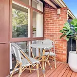 \'Kingston Mews\' A Perfect Parkside Sanctuary