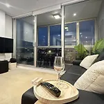 Cbd Sky View Apartment