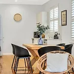 Gladstone Gardens - Family Comfort In North Brighton