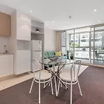 Lovely 1Br Apartment On Morphett With Pool & Wi-Fi