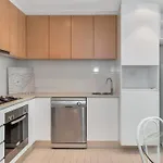 Lovely 1Br Apartment On Morphett With Pool & Wi-Fi