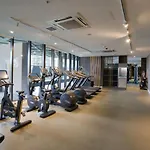 King Bed Luxury Cbd Coastal Room With Amazing City Views, Spa, Gym, Bbq, Steam & Sauna Rooms