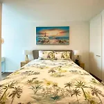 Stunning 2Br Apt @ Adelaide Cbd With Pool-Gym-Bbq