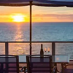 Adelaide Luxury Beach House