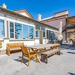 Seawall Apartments
