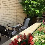 Ensenada Motor Inn And Suites