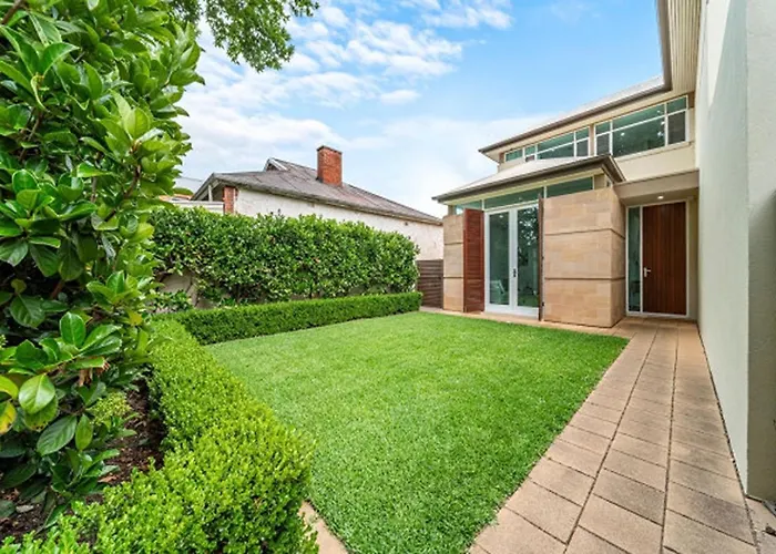 Stylish Home, Family - Walk To Pub,Cafes, 1Km Cbd!