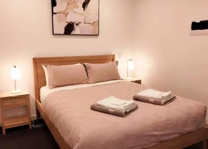 Lovely 1Br Apartment On Morphett With Pool & Wi-Fi