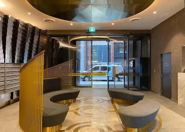 King Bed Luxury Cbd Coastal Room With Amazing City Views, Spa, Gym, Bbq, Steam & Sauna Rooms