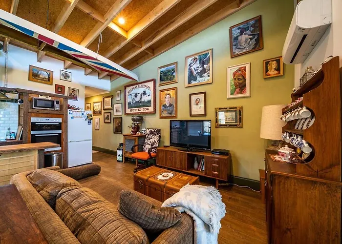 The Spotted Cow, City Fringe, Pet-Friendly