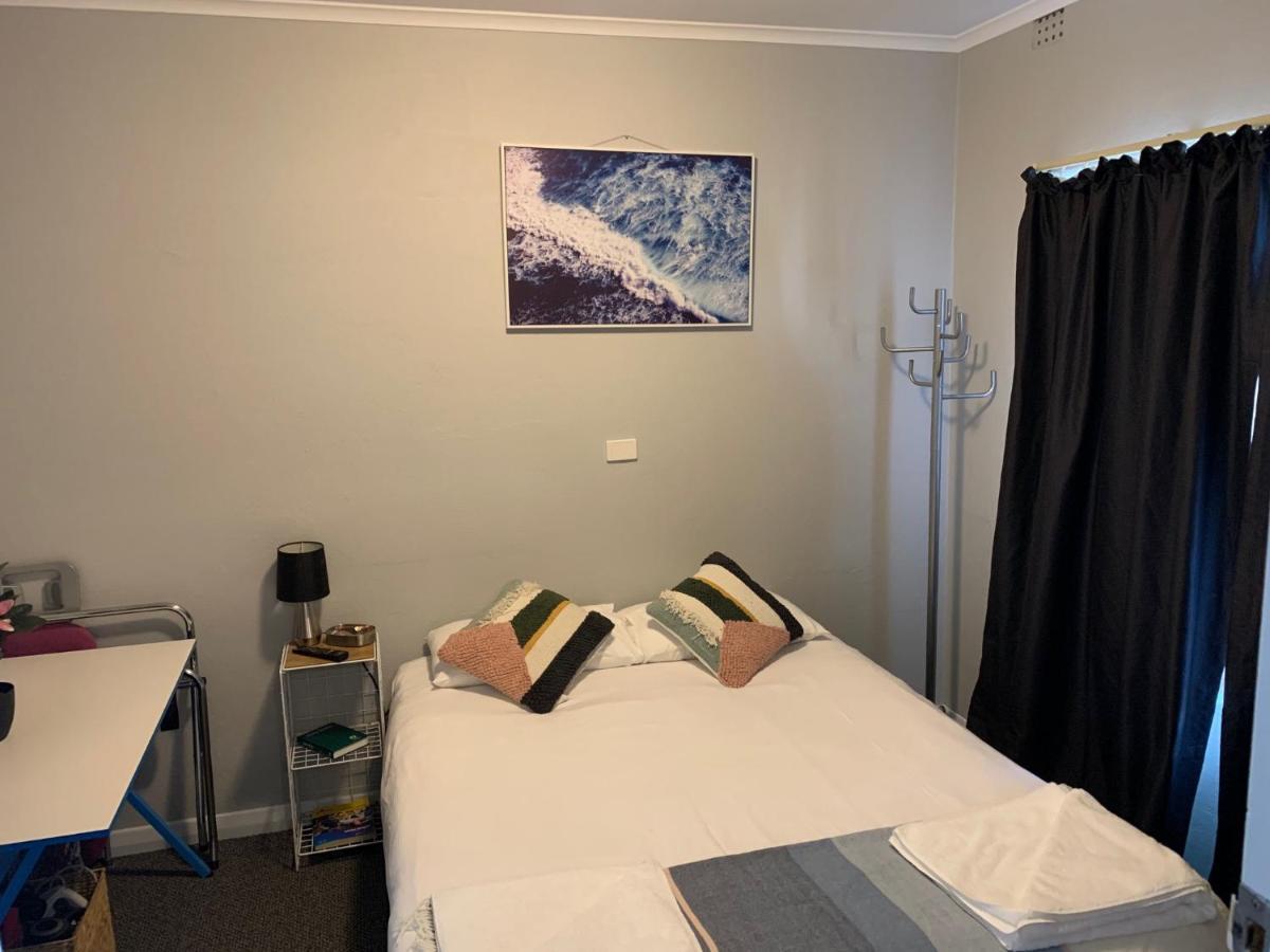 Hello And 3* Adelaide