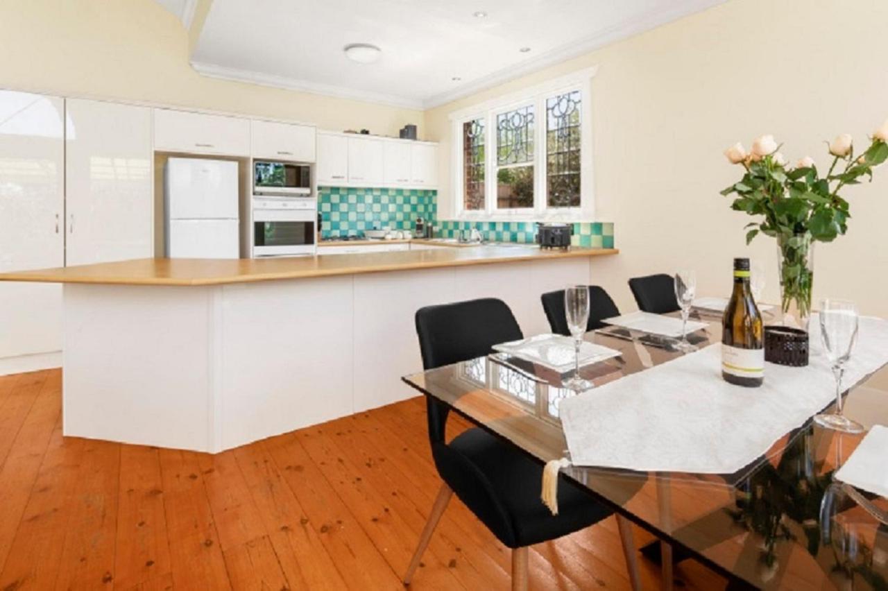 Style - To - Free Wifi - Free 3 Car Parking - Great Location Holiday home *