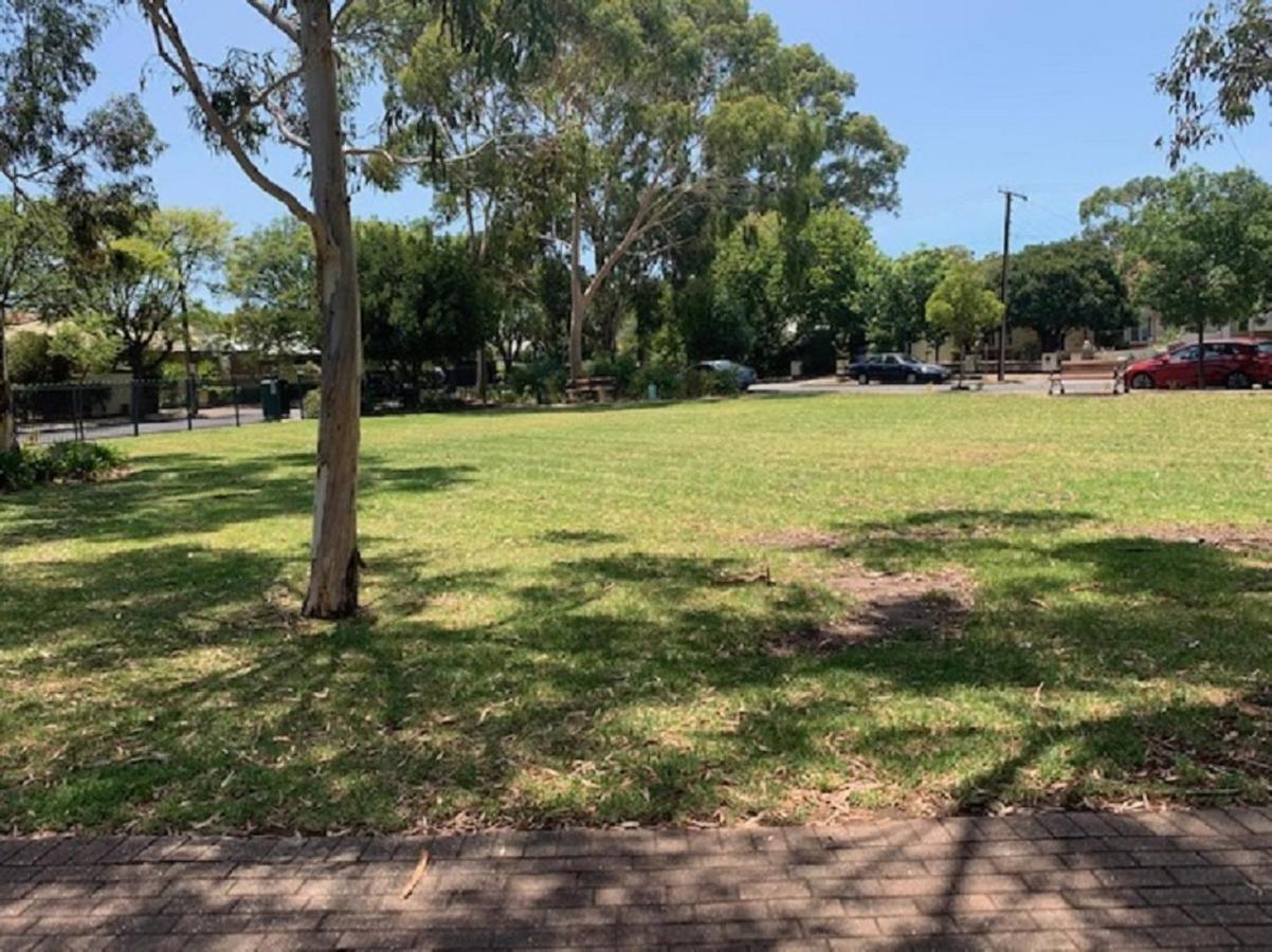 Holiday home Style - To - Free Wifi - Free 3 Car Parking - Great Location Adelaide