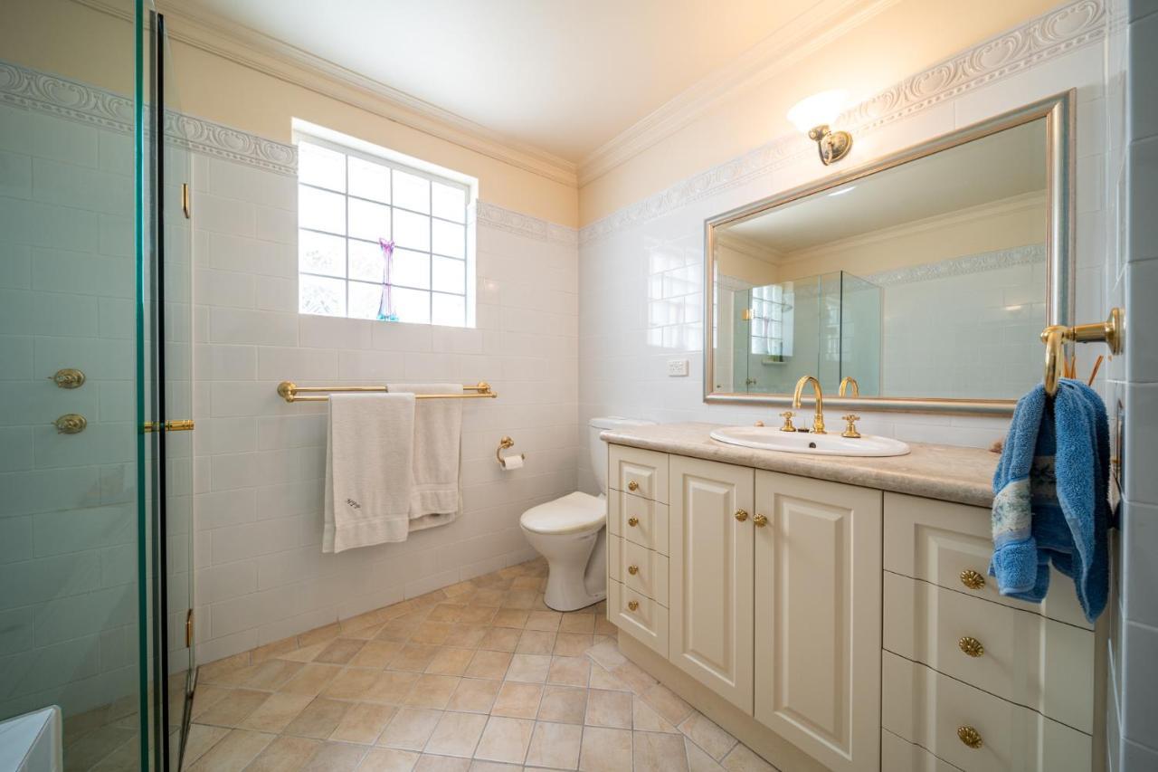 Holiday home Glenelg Stylish 2 Story Townhouse Sea View