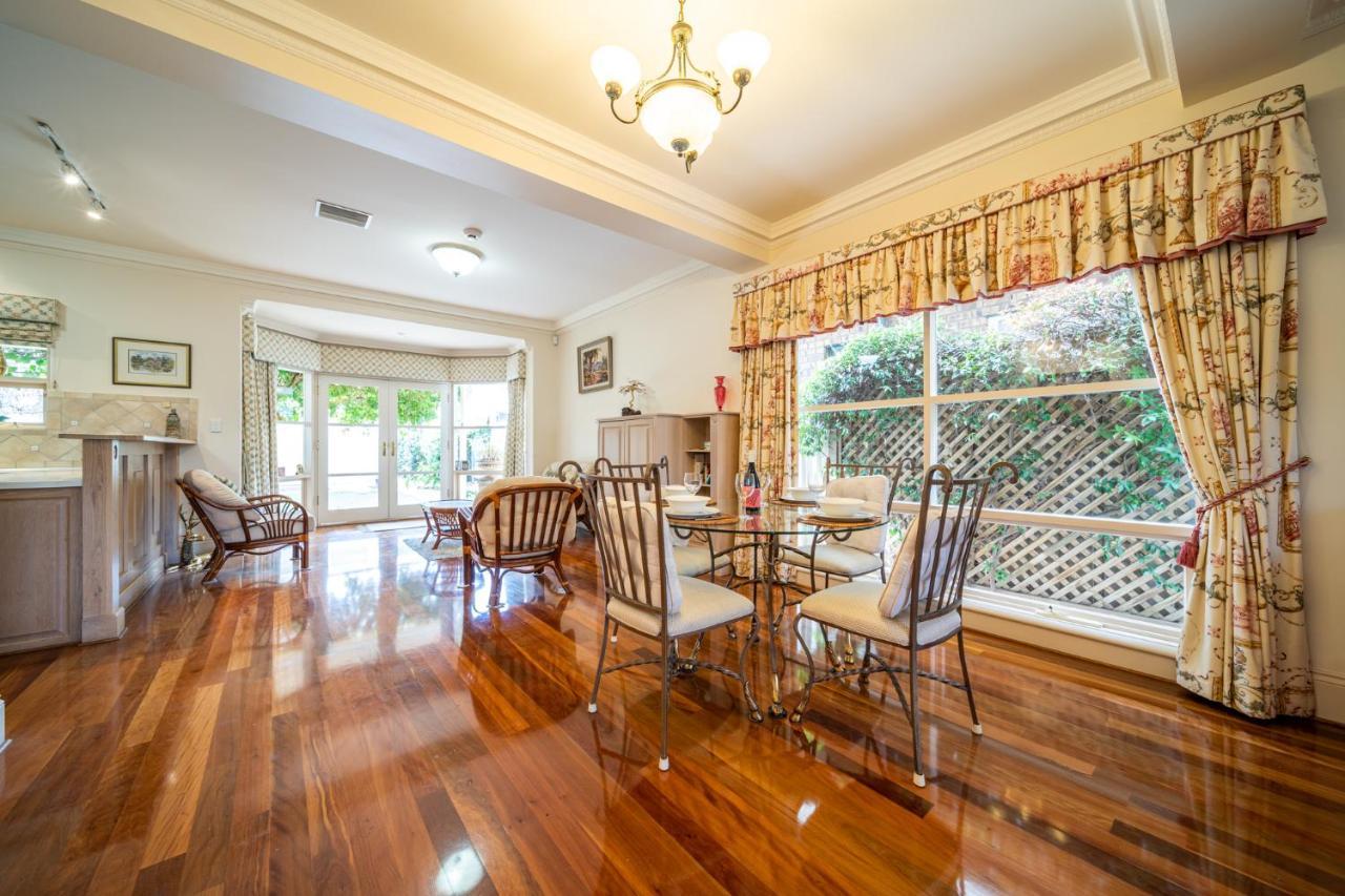Glenelg Stylish 2 Story Townhouse Sea View Holiday home