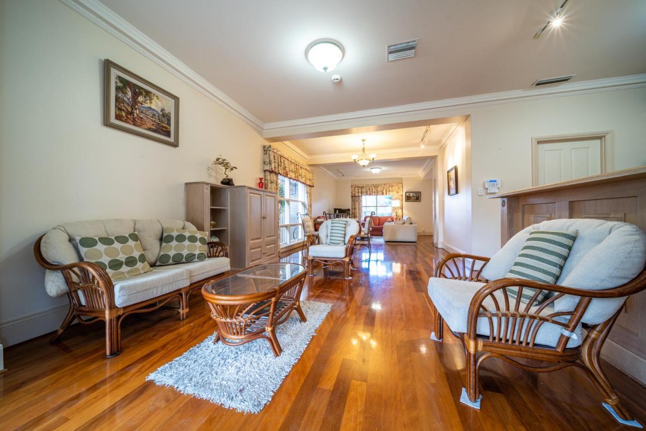 Holiday home Glenelg Stylish 2 Story Townhouse Sea View