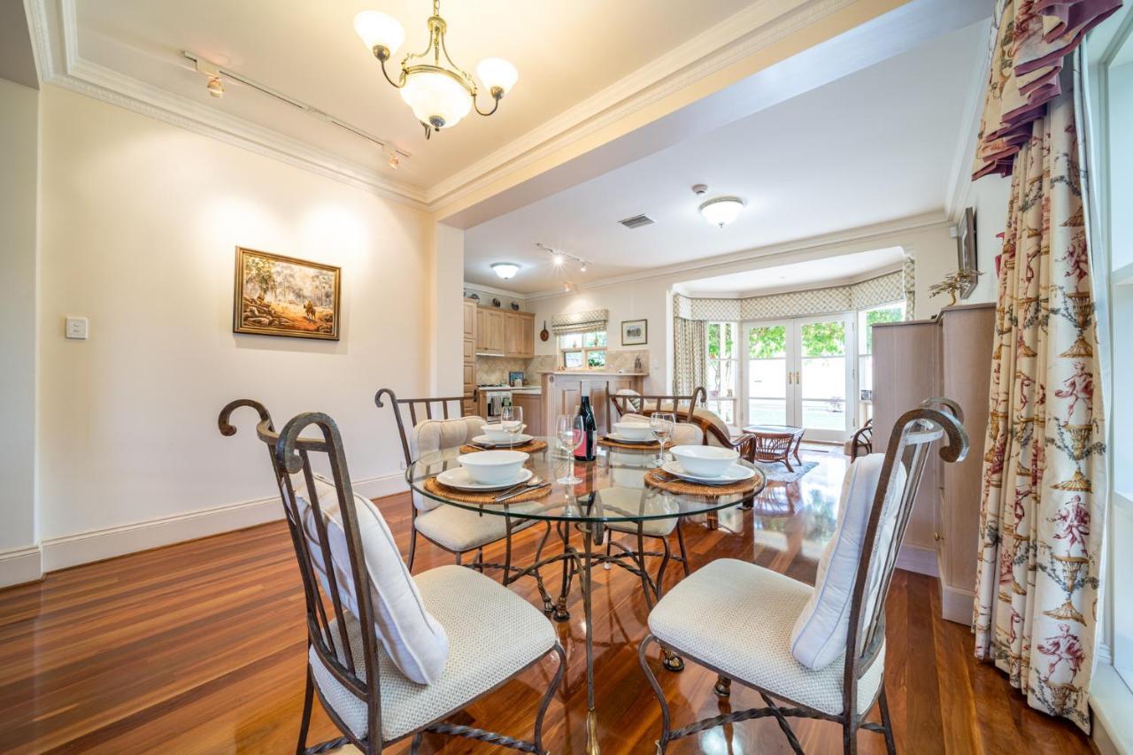 Glenelg Stylish 2 Story Townhouse Sea View Holiday home