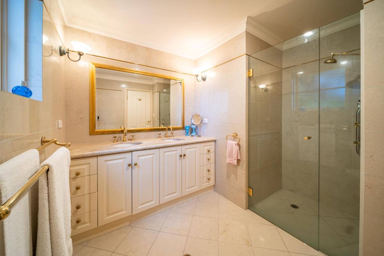 Holiday home Glenelg Stylish 2 Story Townhouse Sea View *