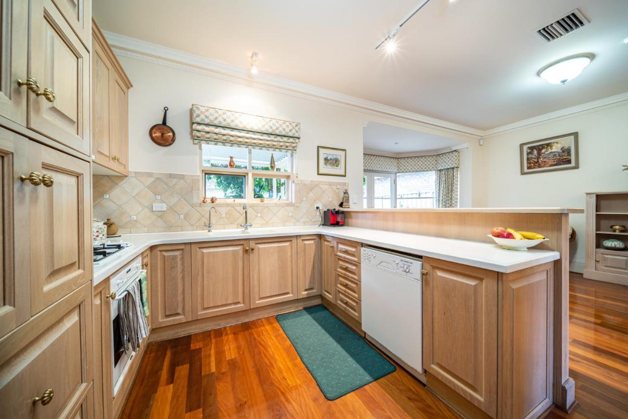 Holiday home Glenelg Stylish 2 Story Townhouse Sea View