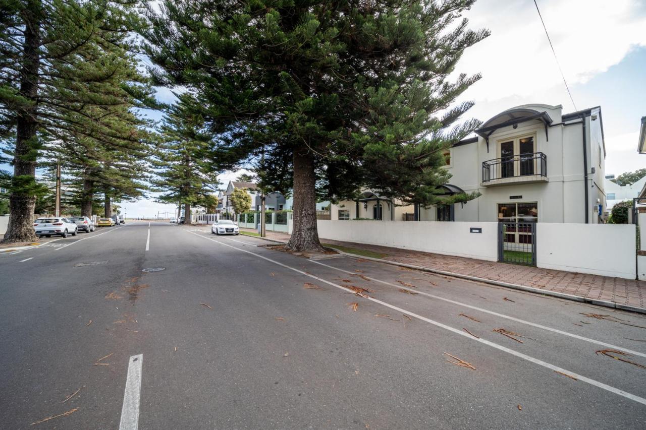 Glenelg Stylish 2 Story Townhouse Sea View Holiday home