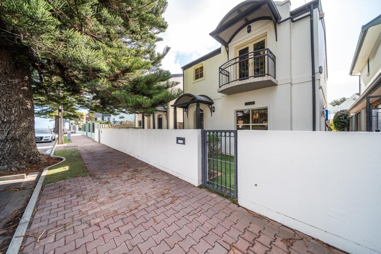 Glenelg Stylish 2 Story Townhouse Sea View *