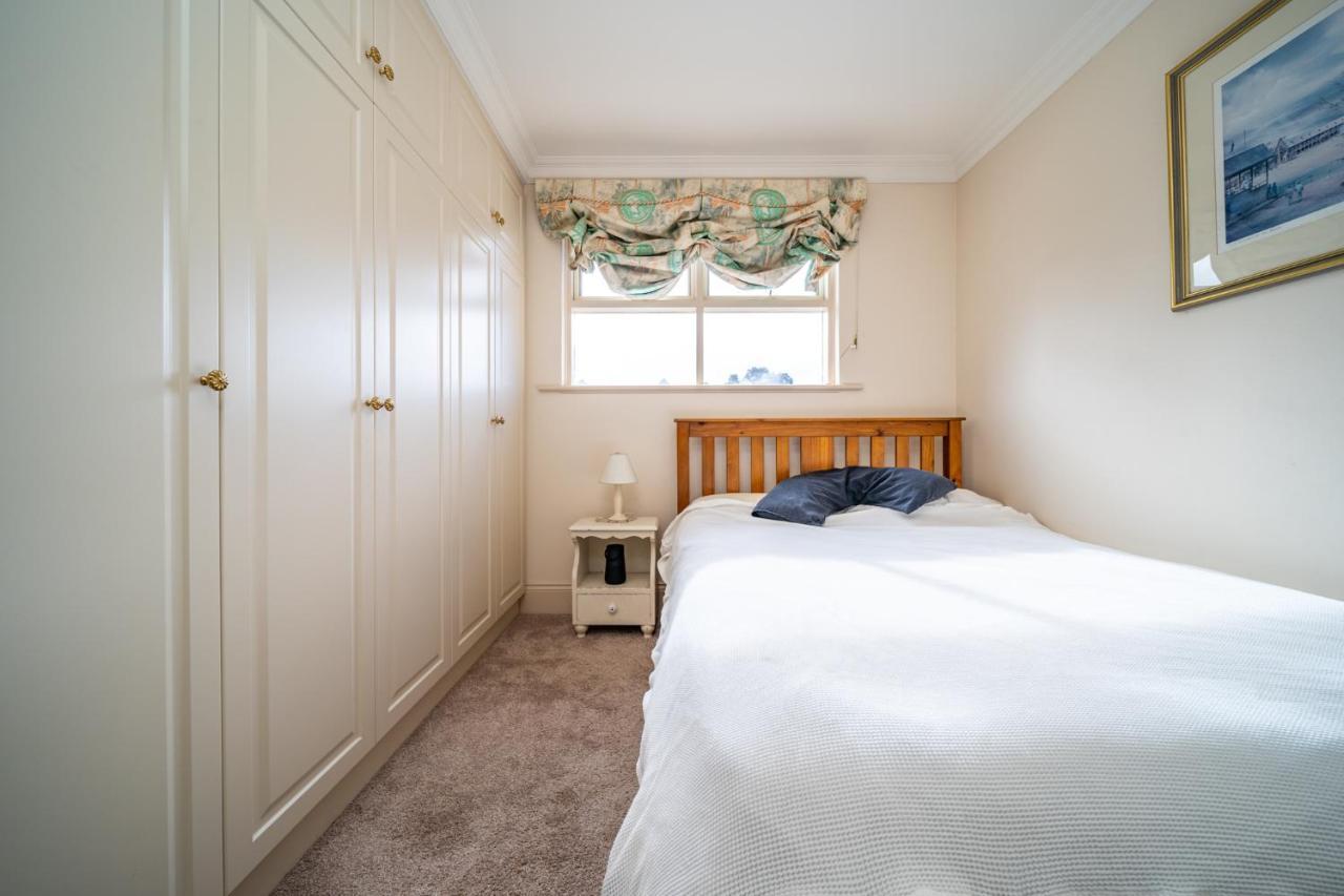 Glenelg Stylish 2 Story Townhouse Sea View *