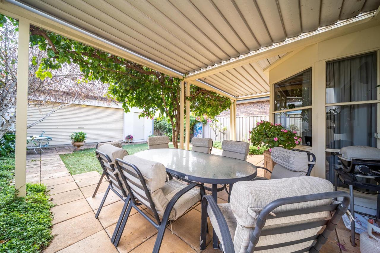 Glenelg Stylish 2 Story Townhouse Sea View