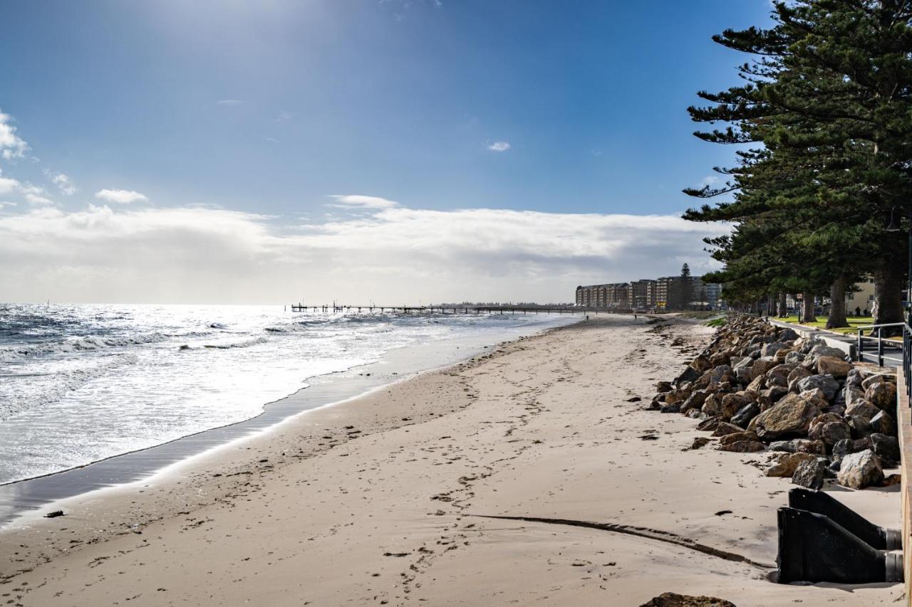 Glenelg Stylish 2 Story Townhouse Sea View Holiday home *
