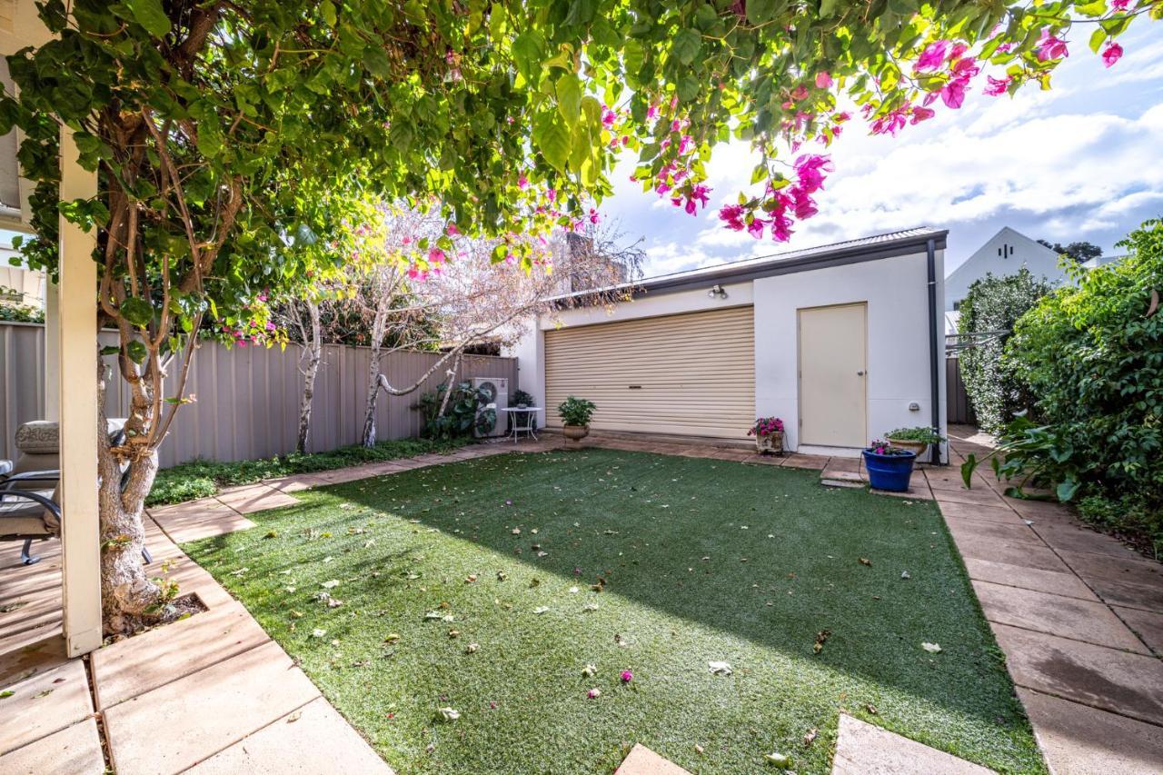 Glenelg Stylish 2 Story Townhouse Sea View